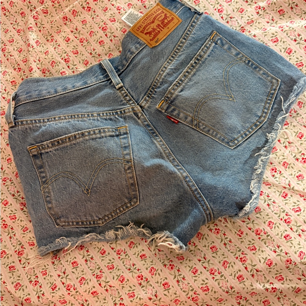 SOLD ON DEPOP: Levi 501 shorts